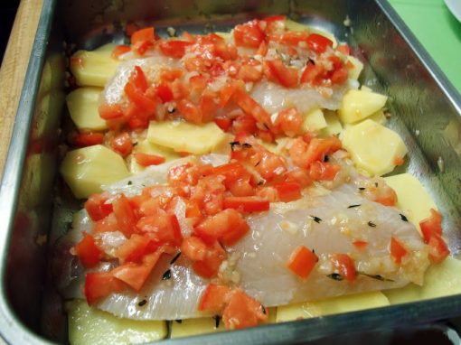 Tilápia ao forno com batatas