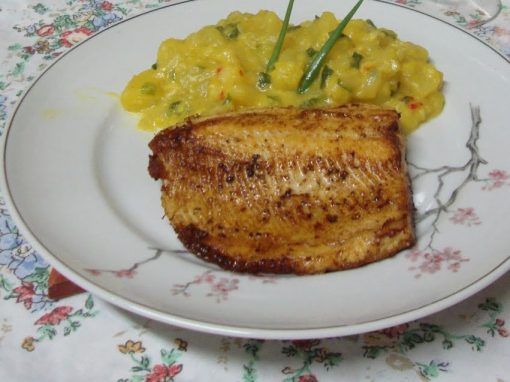 FILÉ DE TRUTA COM RISOTO DE BATATAS E QUEIJO GRUYÈRE